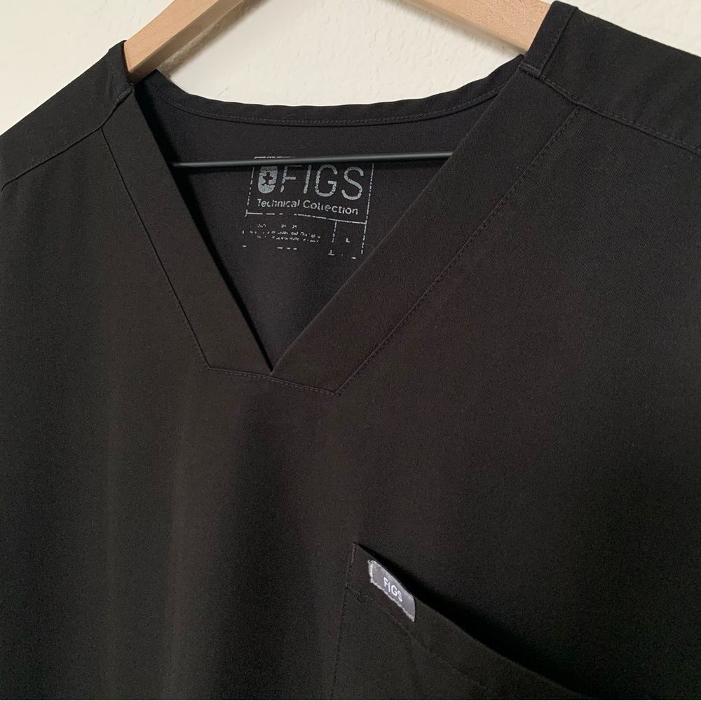 FIGS Technical Collection Women’s Black Scrub Top Large - Picture 2 of 5